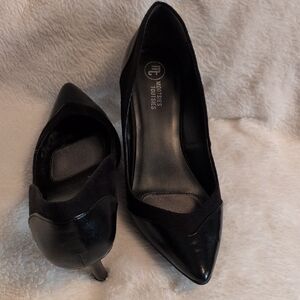 Mootsies Tootsies Black Pointed-Toe Kitten Heel Pumps